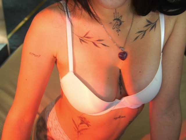 NikkiGold live cam on BongaCams