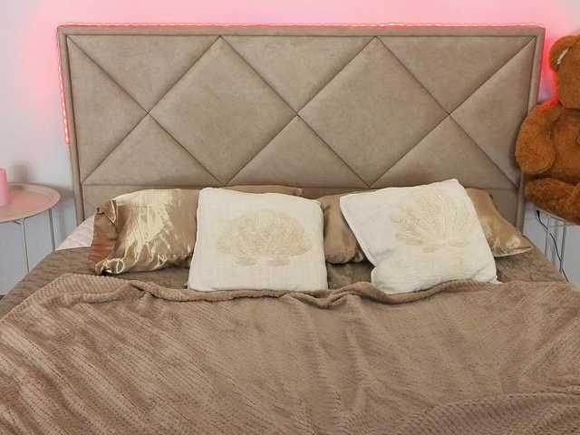 NikkiGold's BongaCams show and profile