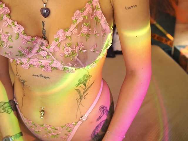 NikkiGold live cam on BongaCams