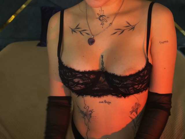 NikkiGold live cam on BongaCams