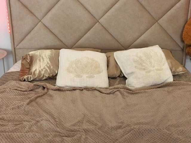 NikkiGold's BongaCams show and profile