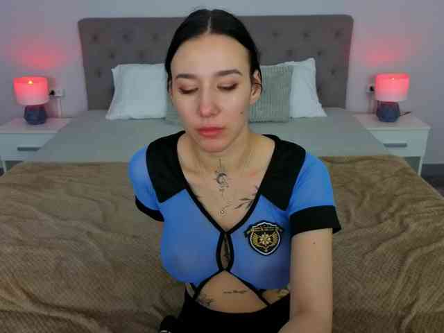 NikkiGold webcam