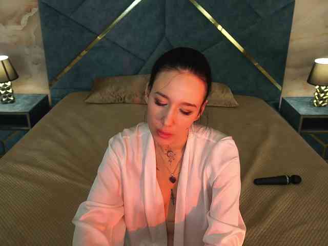 NikkiGold webcam