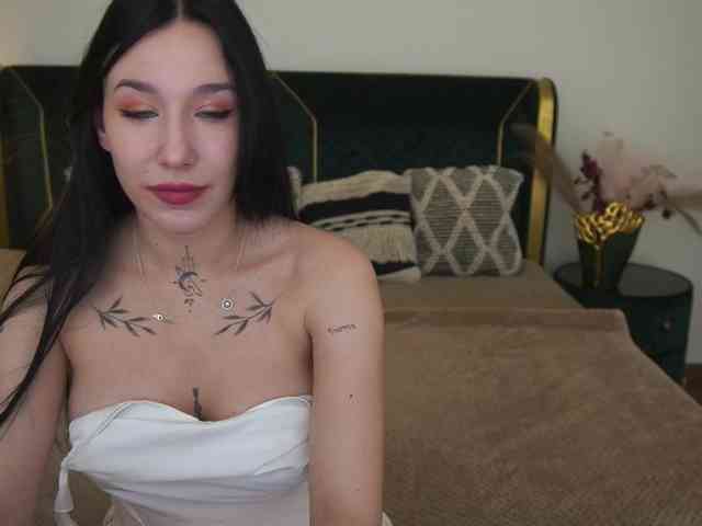 NikkiGold webcam