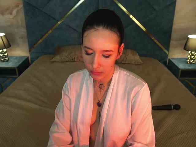 NikkiGold webcam