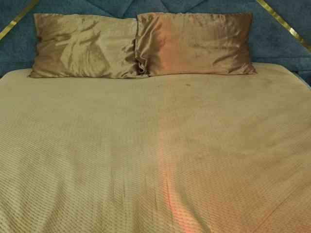 NikkiGold webcam