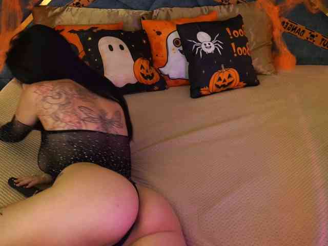 NikkiGold webcam
