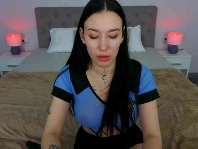 NikkiGold webcam