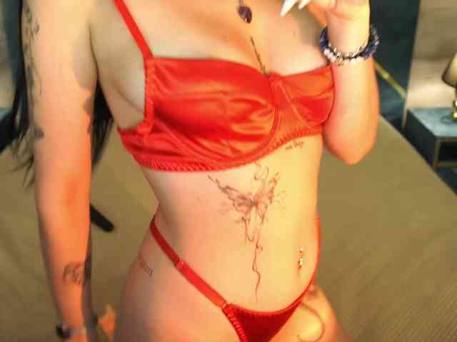 NikkiGold webcam