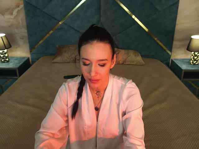 NikkiGold webcam