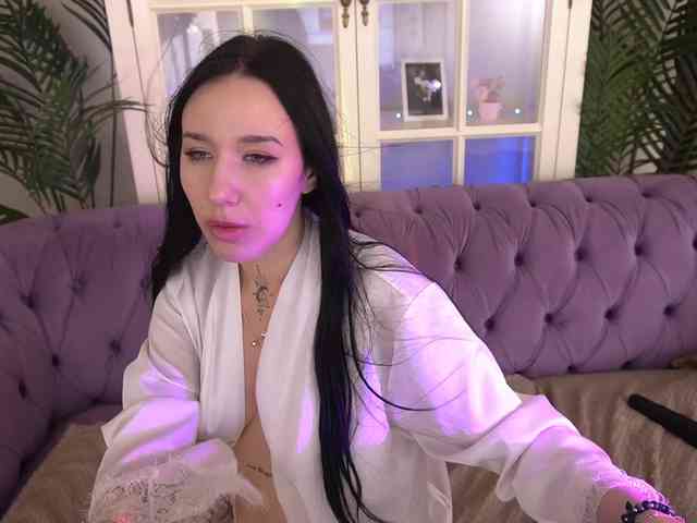 NikkiGold webcam