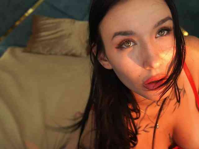 NikkiGold webcam