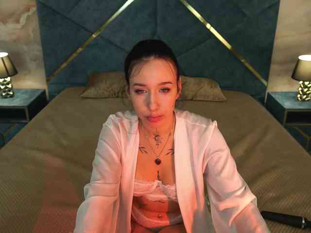 NikkiGold webcam