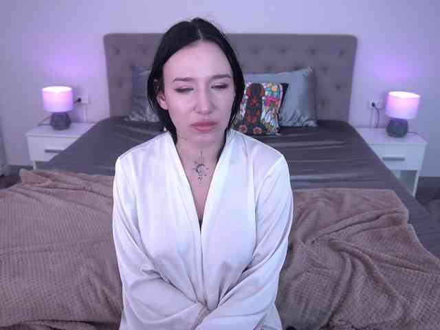 NikkiGold webcam
