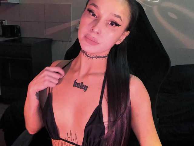 AshMila live cam on BongaCams
