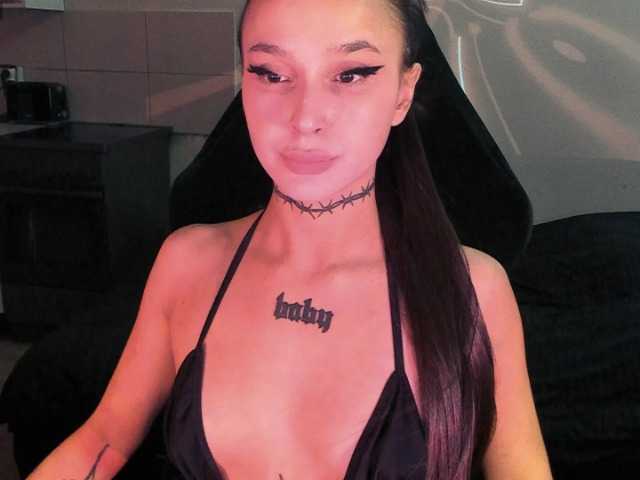 AshMila live cam on BongaCams