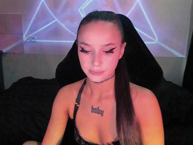 AshMila live cam on BongaCams