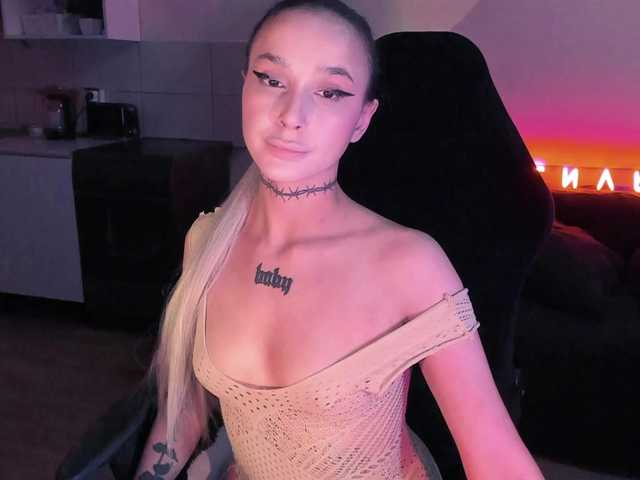  AshMila chat room