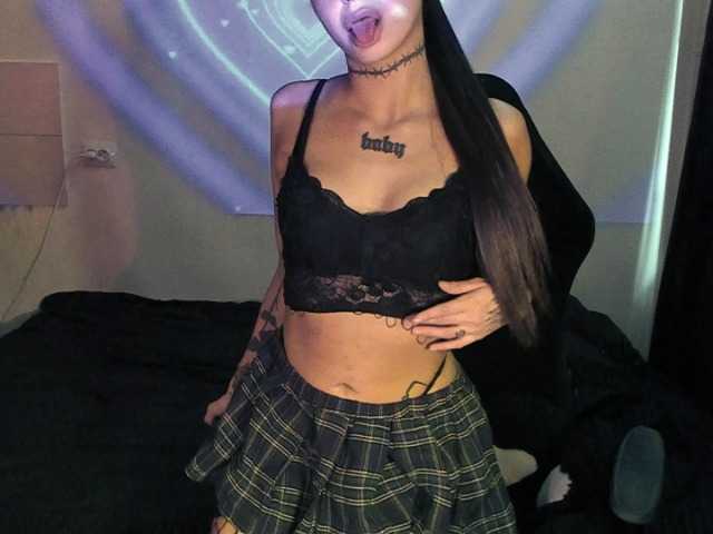 AshMila live cam on BongaCams