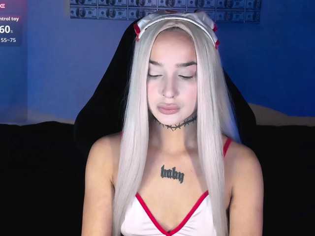 AshMila live cam on BongaCams