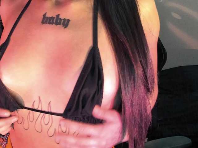 AshMila live cam on BongaCams