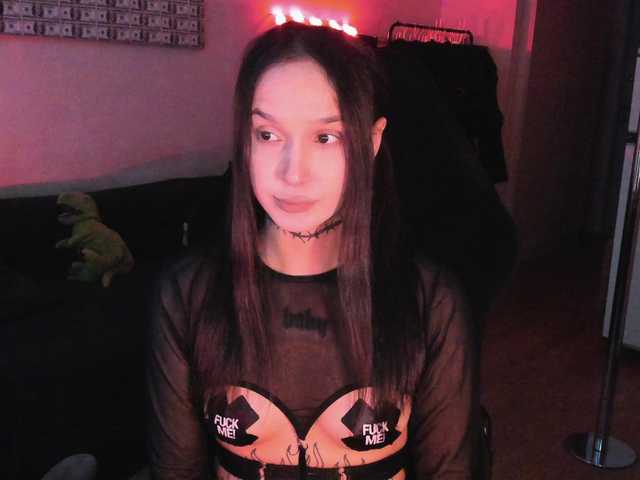 le modèle AshMila est en webcam porno dans un show sur le site bongacams, il possède les tags suivants: White/Caucasian,Brunette,Shaved
