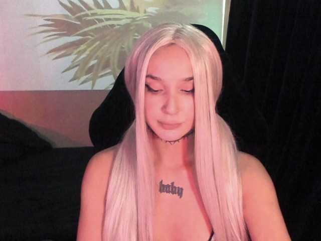 AshMila live cam on BongaCams