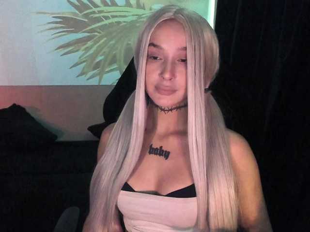AshMila live cam on BongaCams