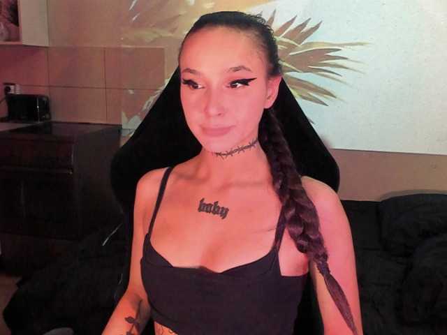 AshMila live cam on BongaCams