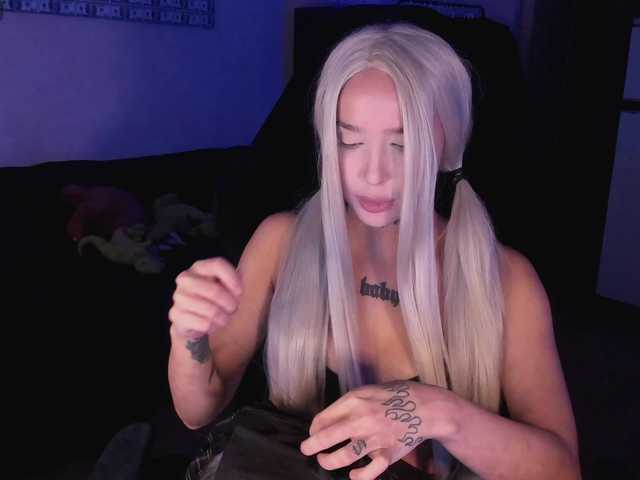 AshMila live cam on BongaCams