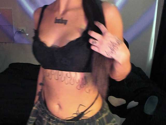 AshMila live cam on BongaCams