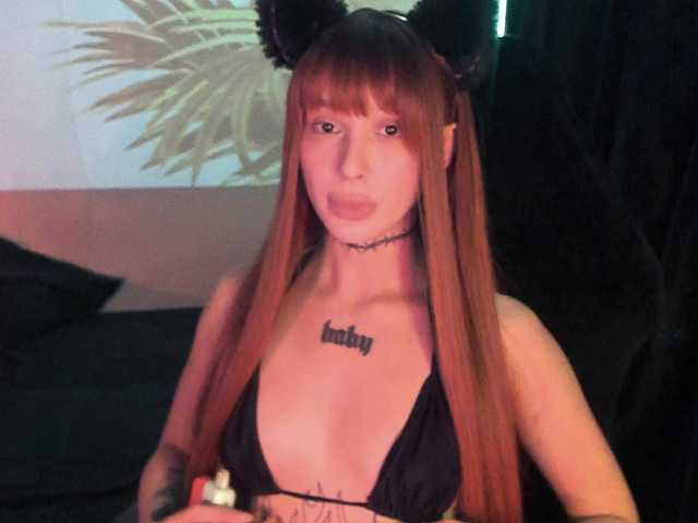 AshMila live cam on BongaCams