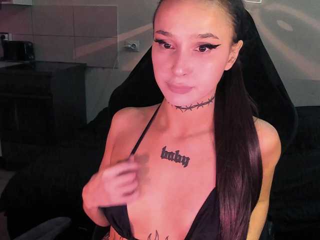 AshMila live cam on BongaCams