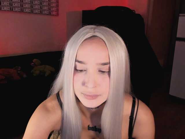 AshMila live cam on BongaCams