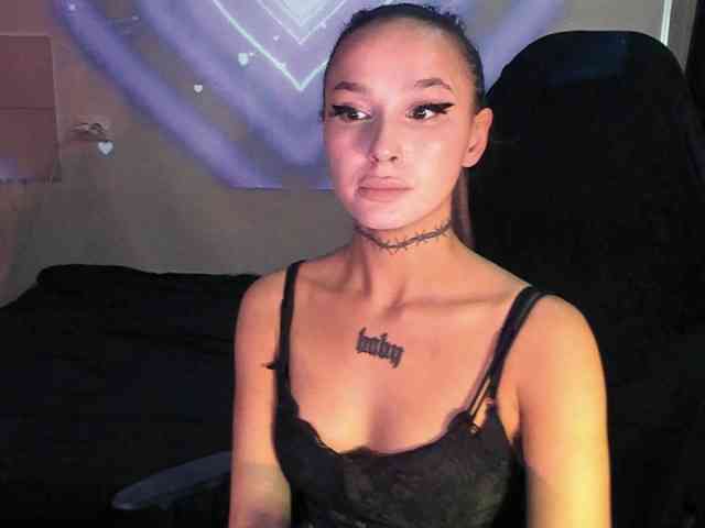 AshMila webcam