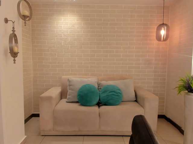 AlinaKravitz live cam on BongaCams