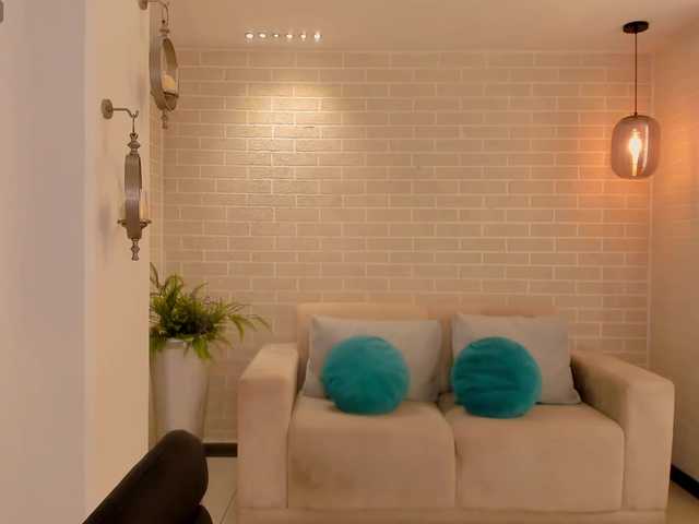 AlinaKravitz Live Cam and Statistics on UnifiedCams