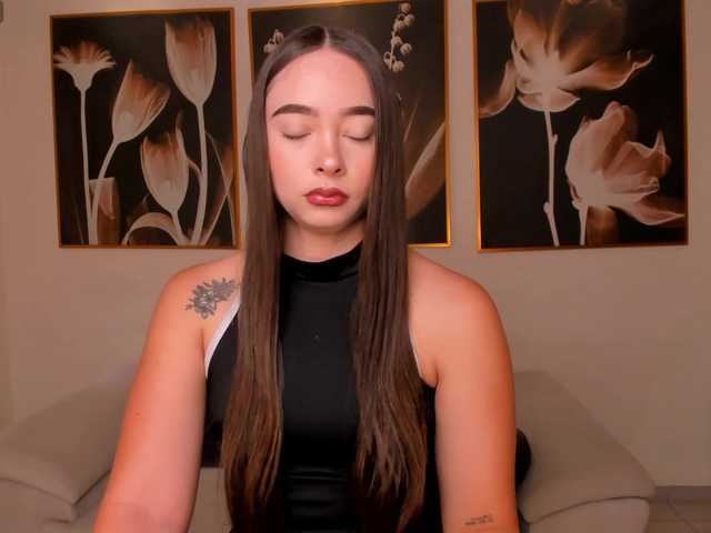 AlinaKravitz live cam on BongaCams