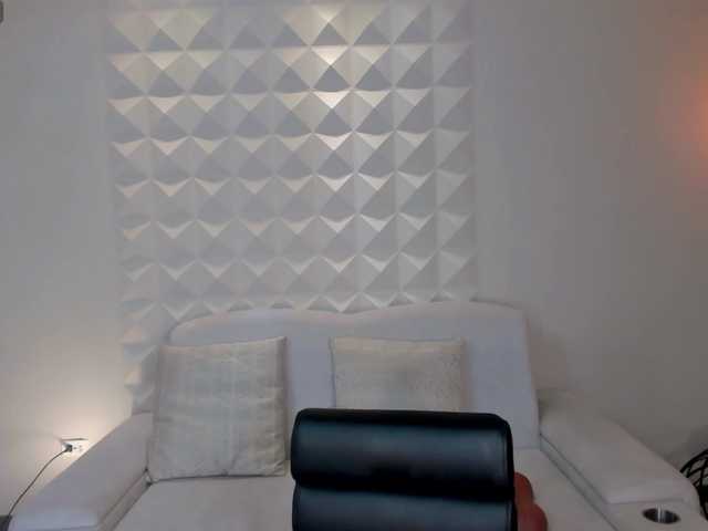 AlinaKravitz live cam on BongaCams