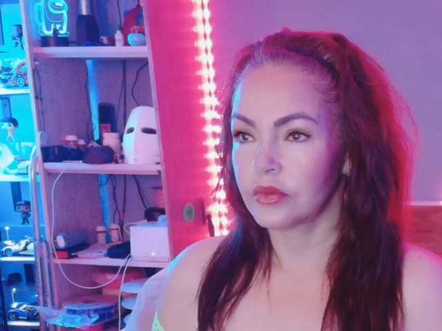 LatinaVibes live cam preview