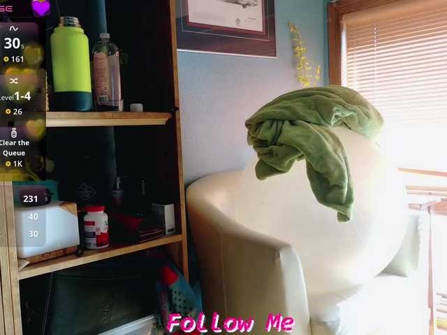 QueenyK1ng's BongaCams show and profile