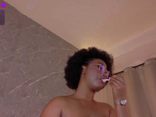 Rachellebony live cam on BongaCams