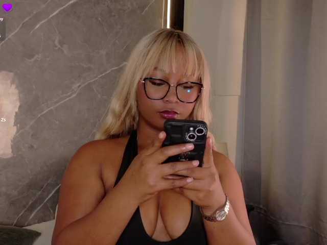 Rachellebony live cam on BongaCams