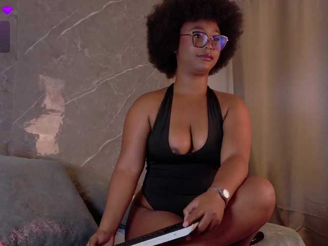 Rachellebony live cam on BongaCams