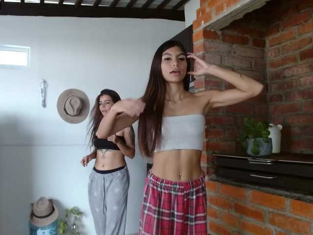 millyxnicoll1 live cam on BongaCams