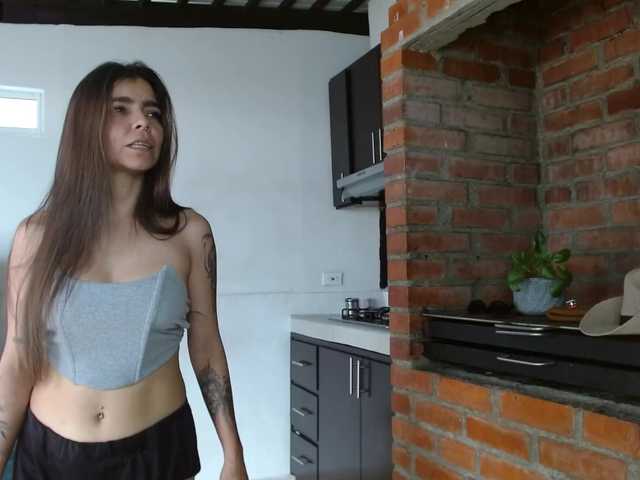 millyxnicoll1 live cam on BongaCams