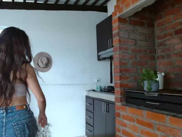 millyxnicoll1 live cam on BongaCams
