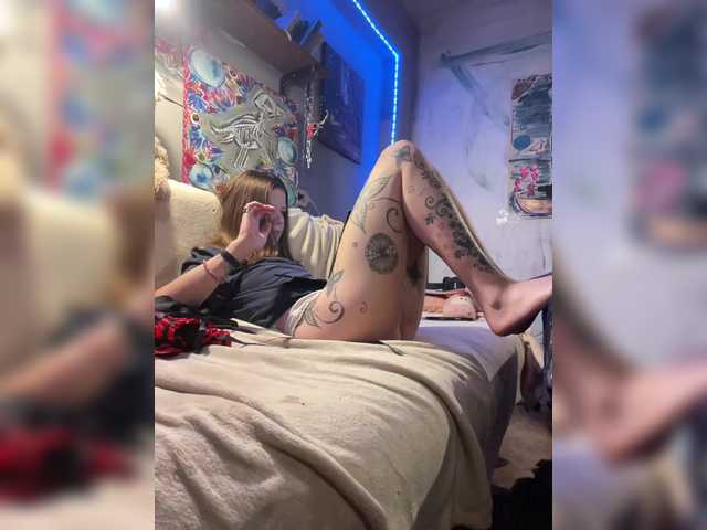 Magictrick1 live cam on BongaCams
