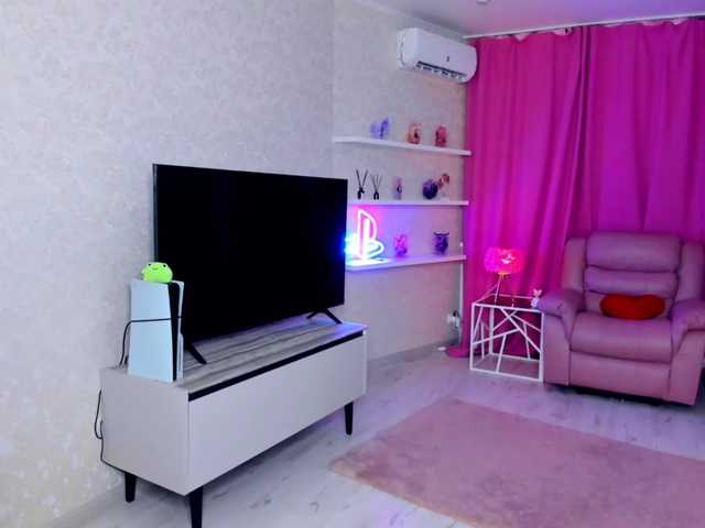 SnowingWinter live cam on BongaCams