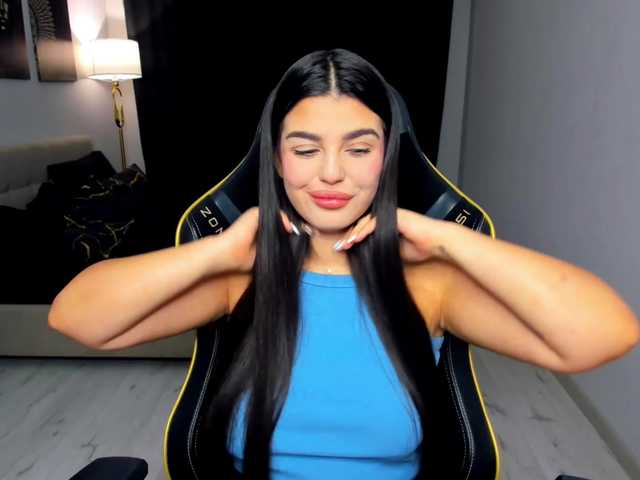 SnowingWinter live cam on BongaCams
